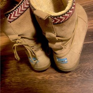 Tom’s. size 6